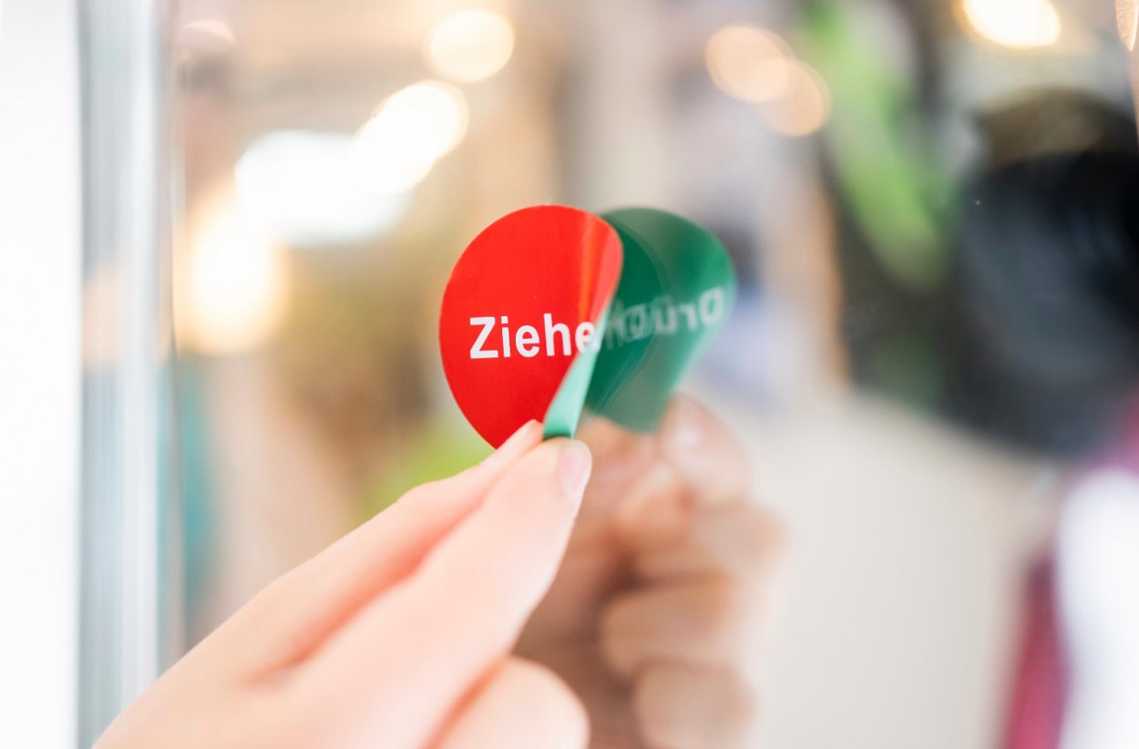 Tür Aufkleber doppelseitig „ZIEHEN + DRÜCKEN“ | Klebeseite: drücken | Türschild