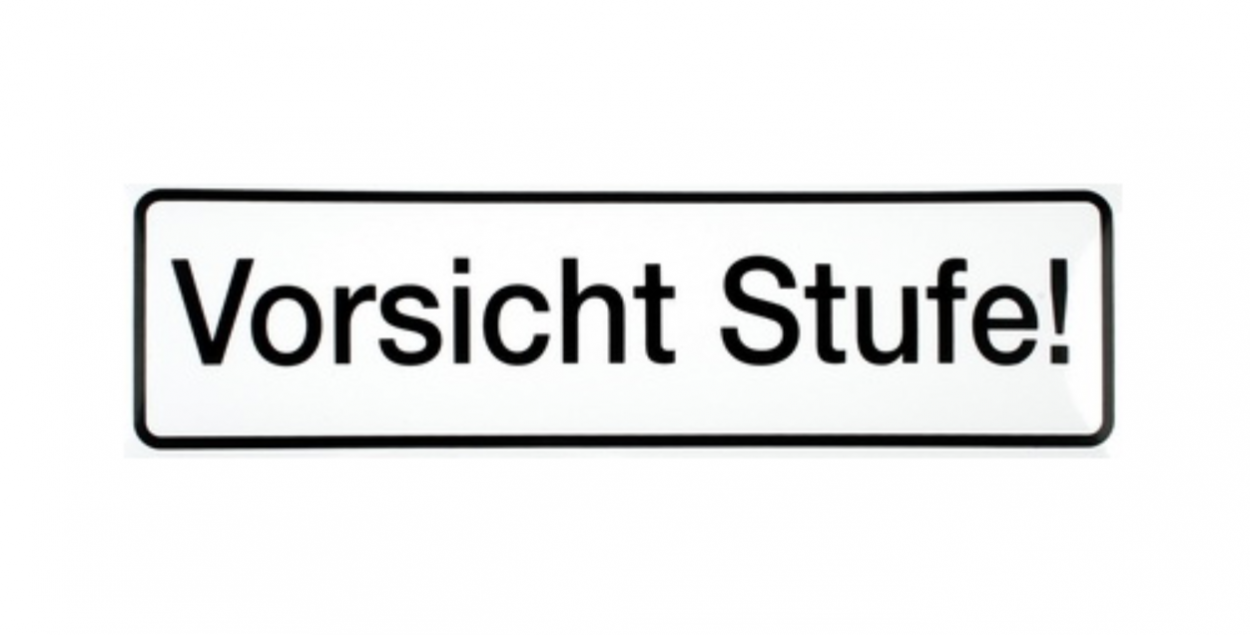 Aufkleber Vorsicht „Stufe Folie“ Etikett, weiß | 24x7 cm Aufkleber Vorsicht „Stufe Folie“ Etikett, weiß | 24x7 cm